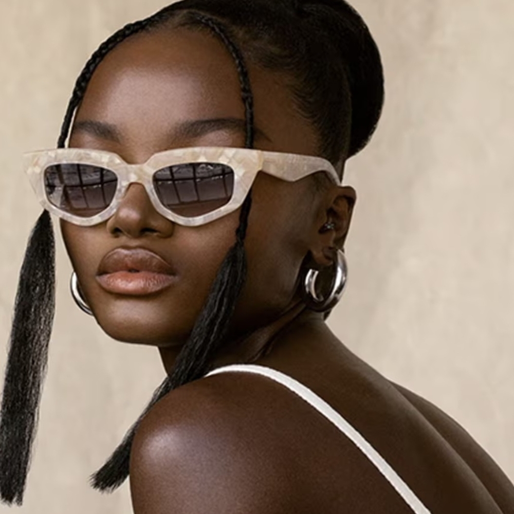 DEZI Sunglasses ON READ in Limestone